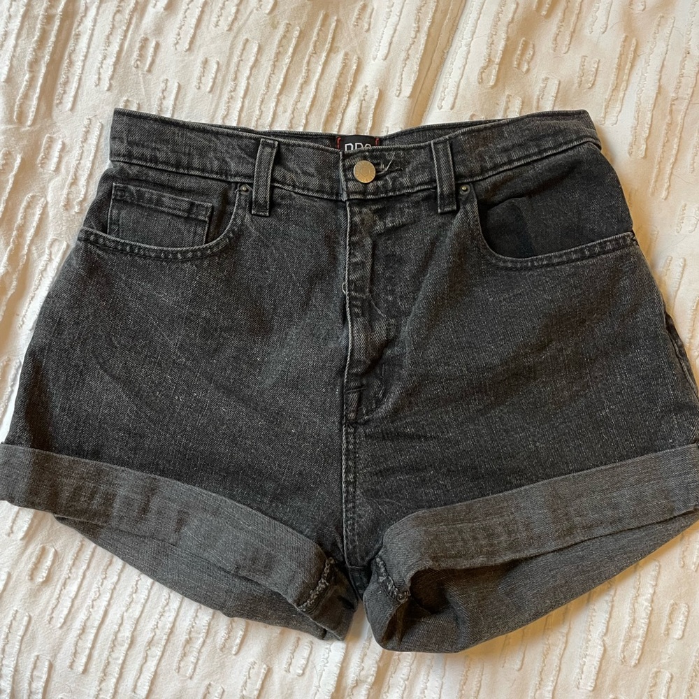 BDG Hi-rise Mom Shorts Black size 27